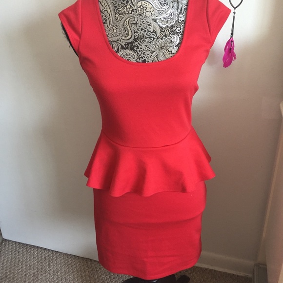 SPEECHLESS RED PEPLUM STRETCH SHORT FITTED DRESS M - Picture 1 of 4